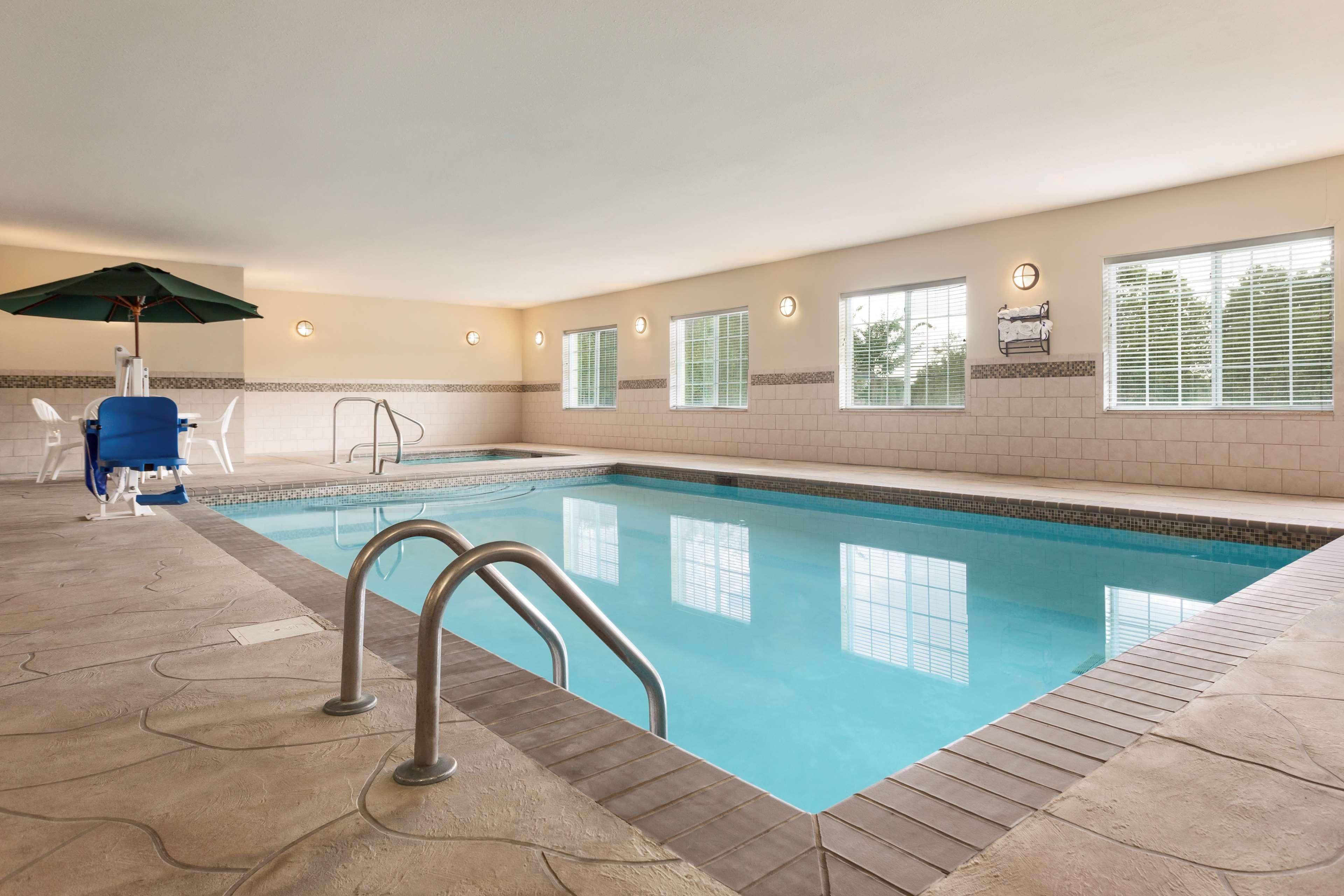 Country Inn & Suites By Radisson, Madison, Al Bagian luar foto