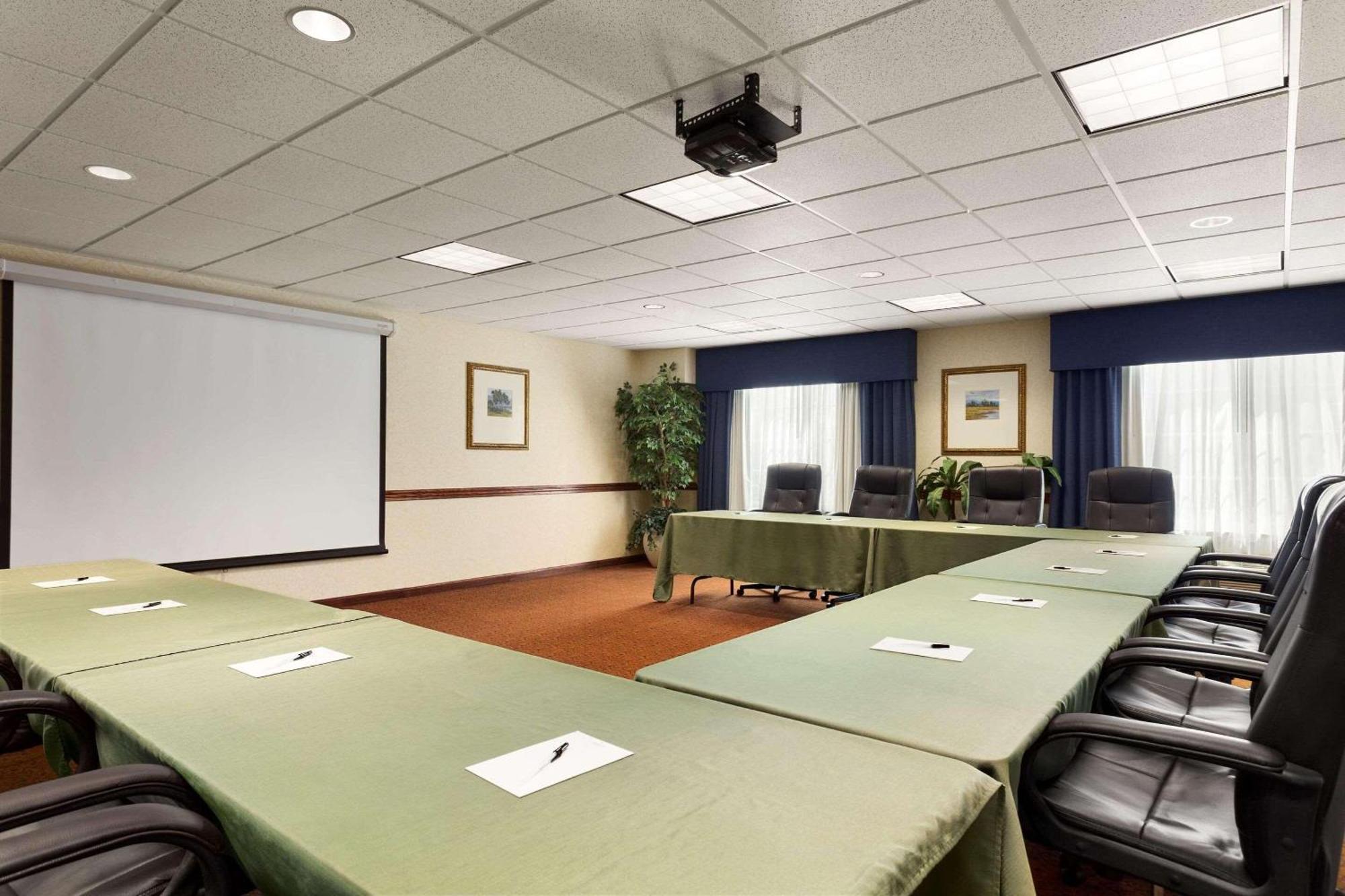 Country Inn & Suites By Radisson, Madison, Al Bagian luar foto