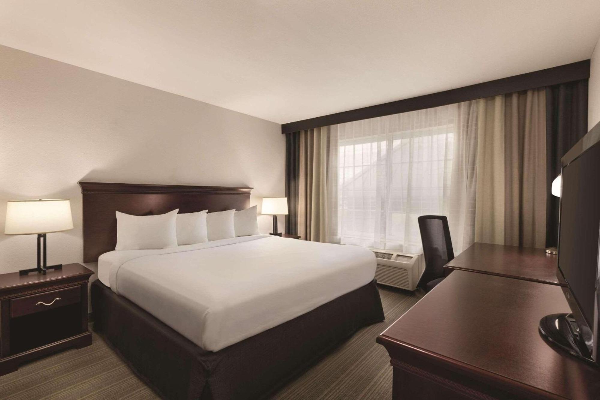 Country Inn & Suites By Radisson, Madison, Al Bagian luar foto