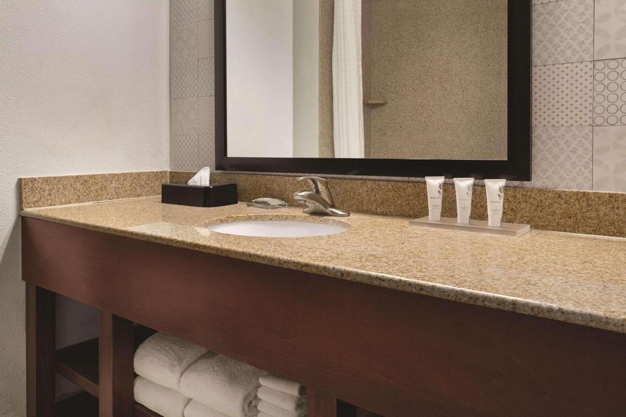 Country Inn & Suites By Radisson, Madison, Al Bagian luar foto