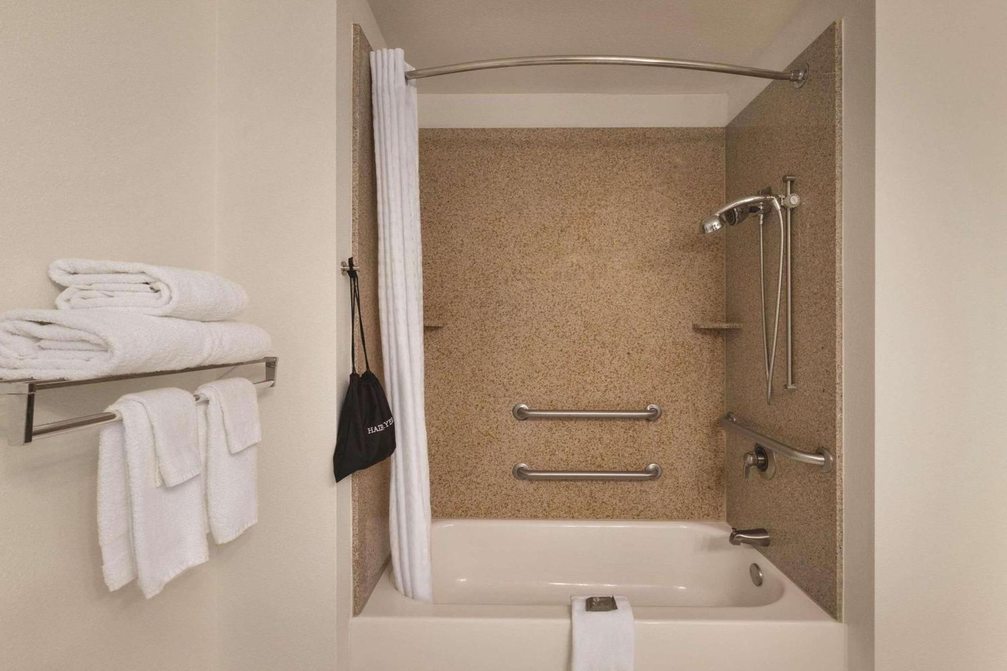 Country Inn & Suites By Radisson, Madison, Al Bagian luar foto