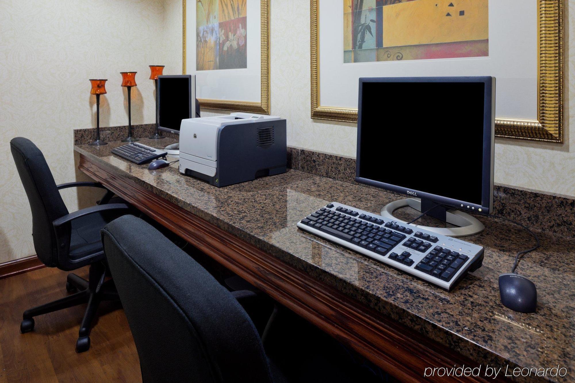 Country Inn & Suites By Radisson, Madison, Al Bisnis foto